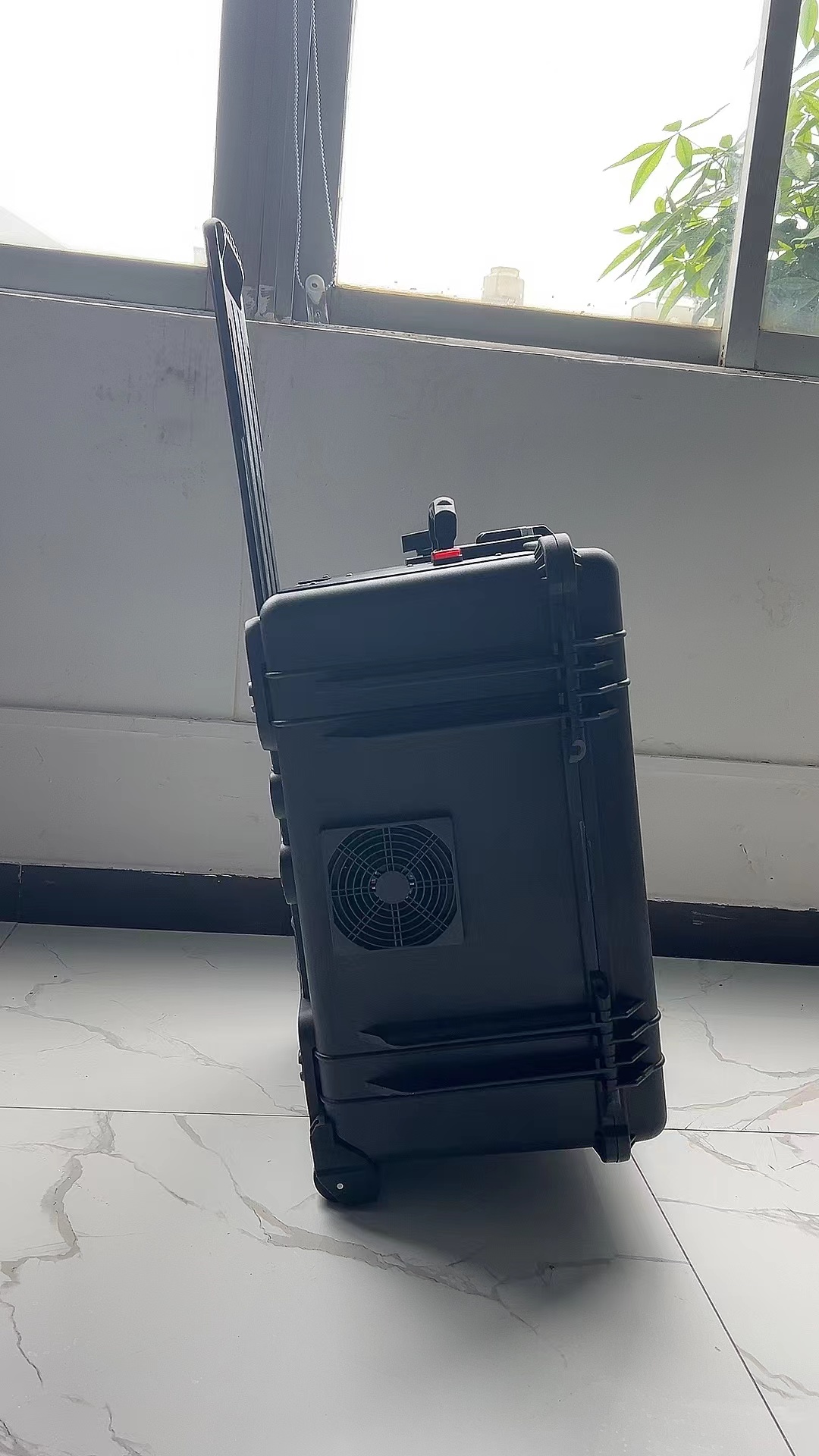 侨乡街道开发区手拉箱型移动通信干扰器